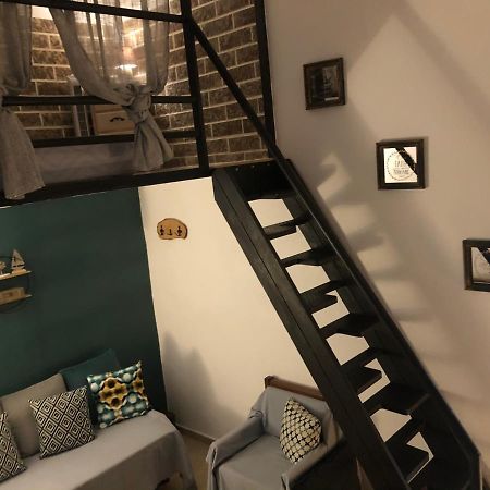 דירות Small Cosy House Lávrion מראה חיצוני תמונה