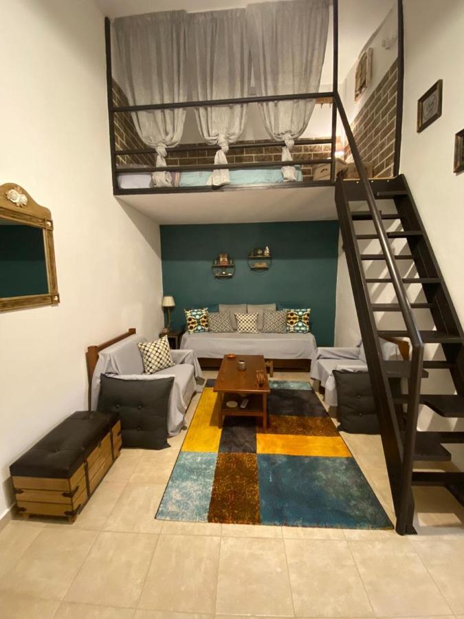 דירות Small Cosy House Lávrion מראה חיצוני תמונה