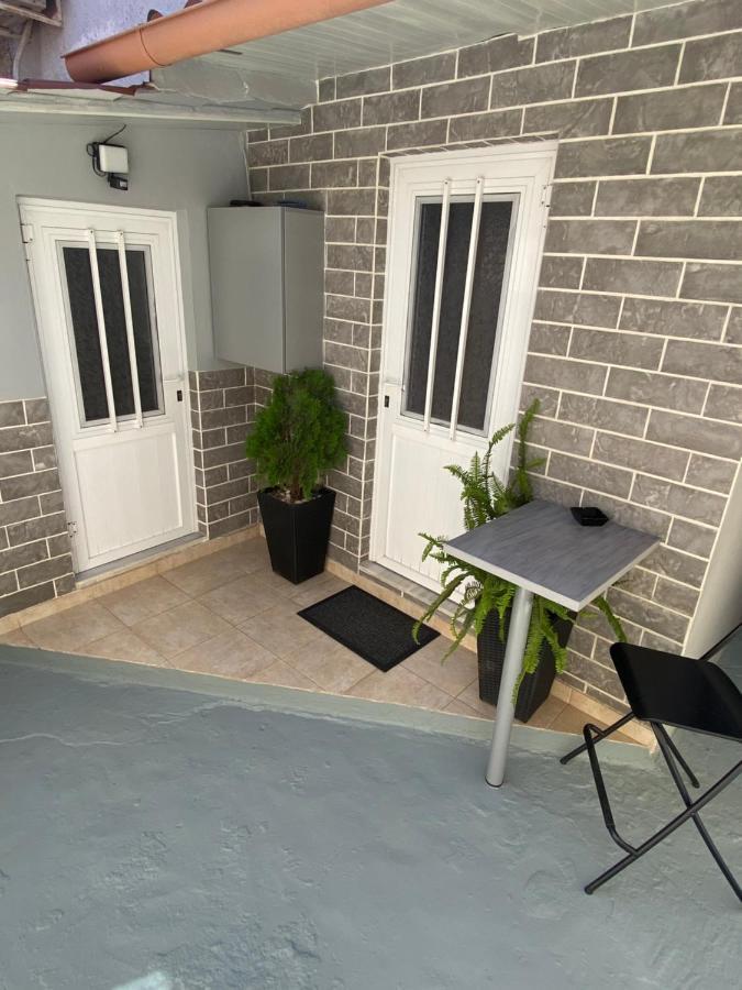 דירות Small Cosy House Lávrion מראה חיצוני תמונה